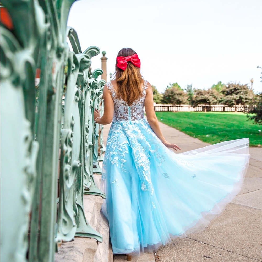 Sky blue gown xs